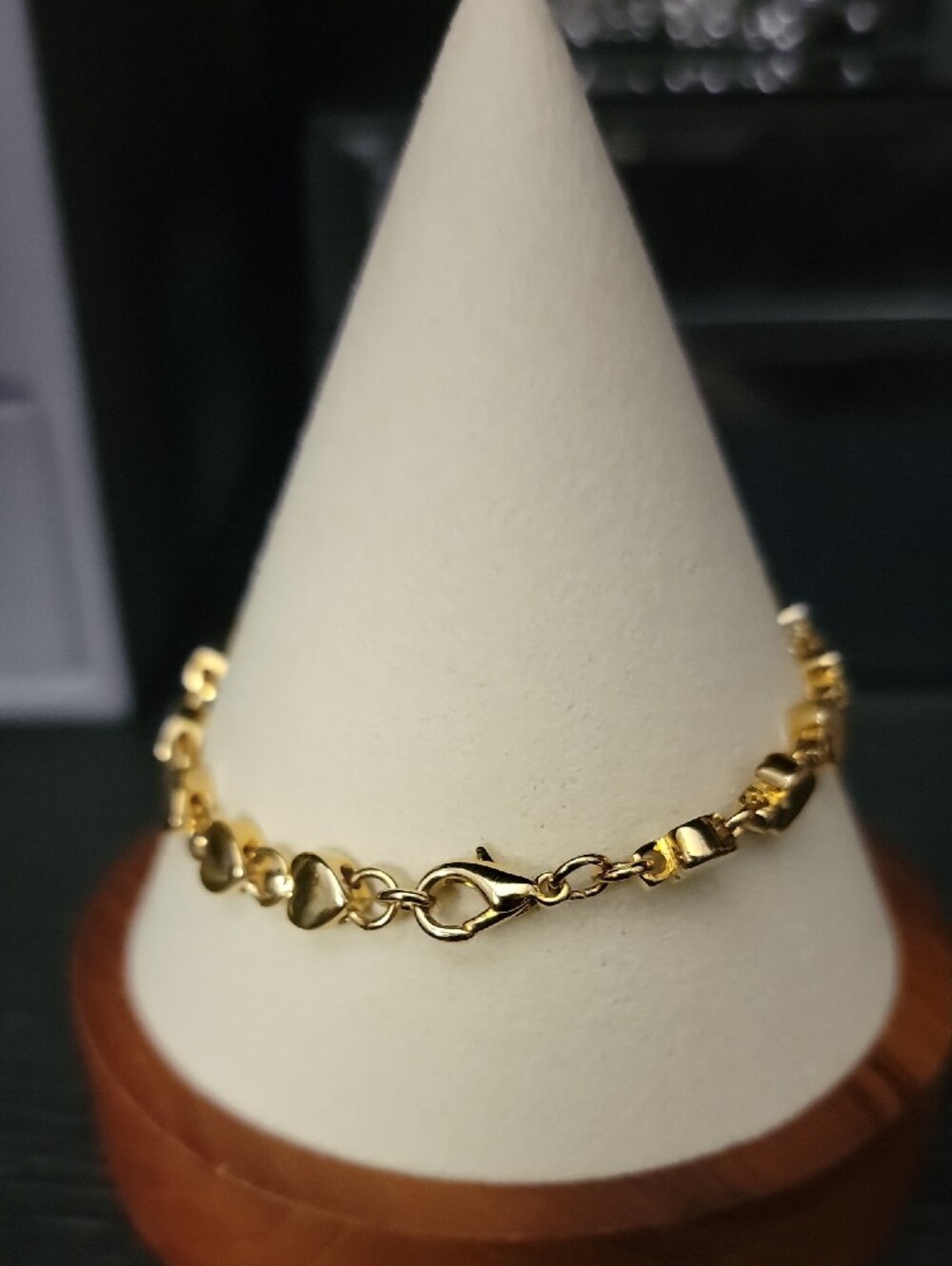 Gold Heart Link Bracelet - Women Jewelry - Picture 2 of 4